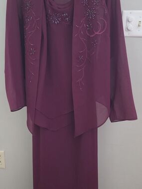 R&M Richards 14W Plum/Burgandy Embroidered Chiffon Overlay Dress Gown